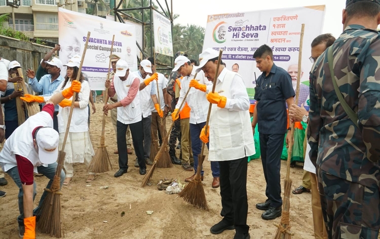 Khadi and Village Industries Commission organizes a beach Clean-up at Juhu Beach, Union MSME Minister Narayan Rane joins as Chief Guest