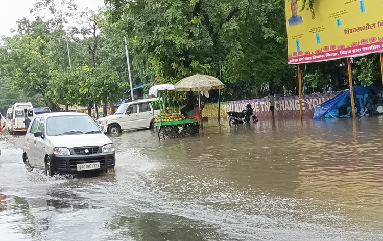 बिहार के उत्तर-पश्चिम और दक्षिण-पूर्व में मूसलाधार बारिश