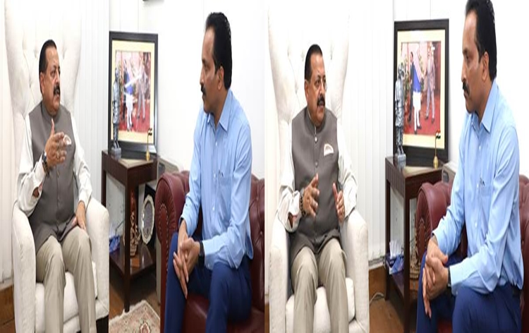 ISRO Chief Dr S. Somnath meets Union Minister Dr Jitendra Singh, apprises about Chandrayaan-3 moon landing status