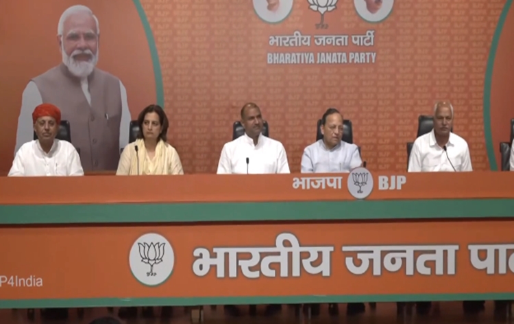 Former Congress leader Jyoti Mirdha and Sawai Singh Chaudhary join BJP in New Delhi