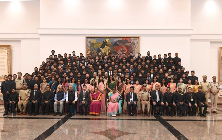 Indian Railways probationers call on President Droupadi Murmu at Rashtrapati Bhavan