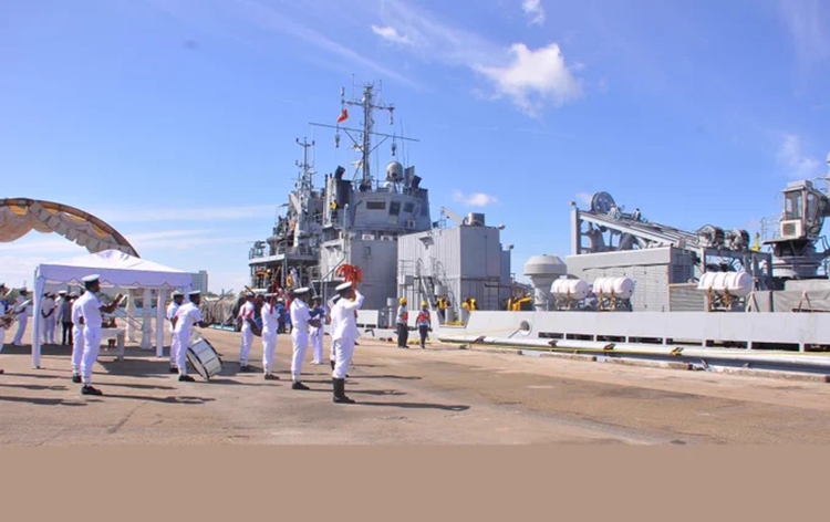 Indian Naval Ship 'Nireekshak' makes official visit to Trincomalee port