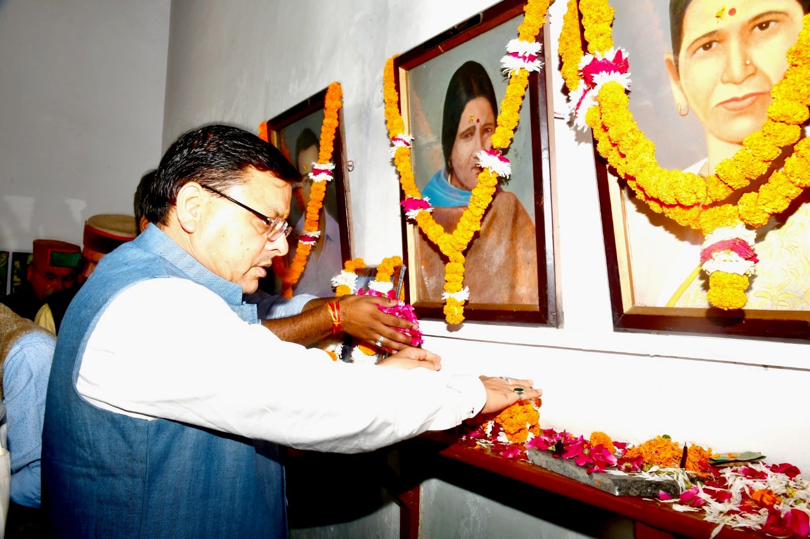 मुख्यमंत्री पुष्कर सिंह धामी ने मसूरी गोलीकांड में बलिदान देने वाले शहीद आंदोलनकारियों को श्रद्धांजलि दी