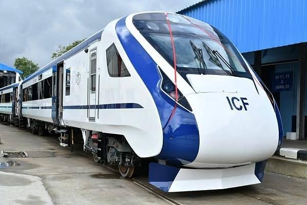 वंदे भारत एक्सप्रेस ट्रेन को एक्स्ट्रा पावर जेनरेट करने के लिए कोडरमा में ग्रिड का निर्माण किया जाना है, ग्रामीणों के विरोध के बाद निर्माण ठप