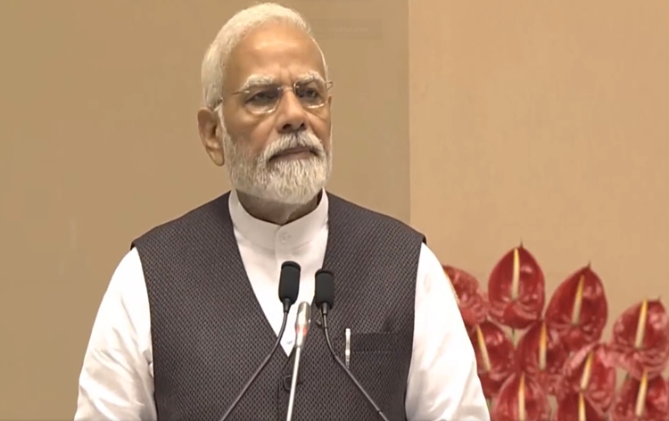 प्रधानमंत्री नरेंद्र मोदी ने विधि विशेषज्ञों से साइबर आतंकवाद और मनी लॉन्ड्रिंग से निपटने के लिए वैश्विक कानूनी ढांचा बनाने का आह्वान किया