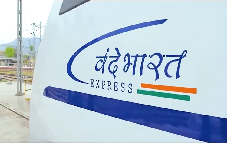 PM Modi flags off  Kasaragod-Thiruvananthapuram Vande Bharat Express through video conferencing