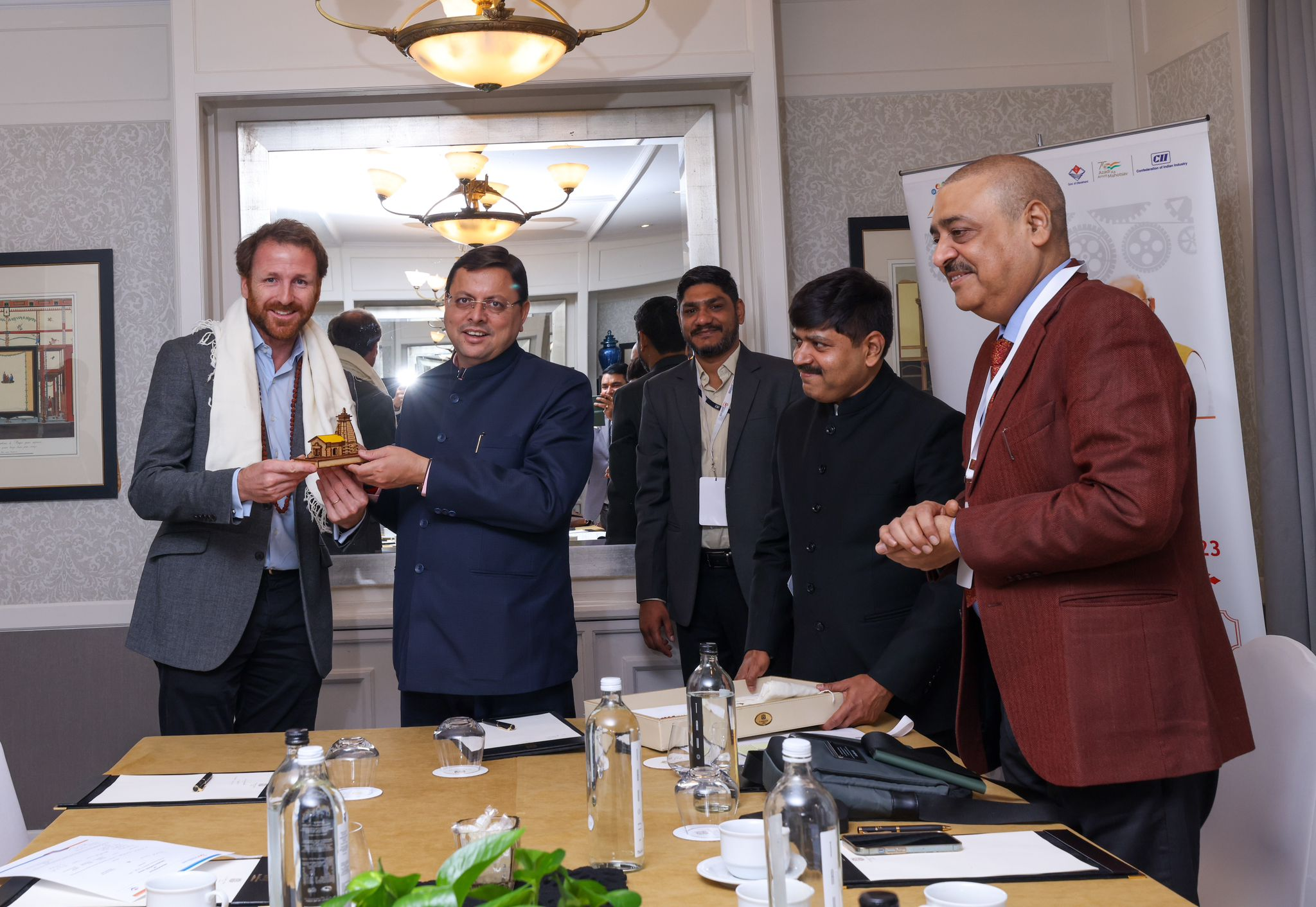 उत्तराखंड में निवेश के लिए मुख्यमंत्री पुष्कर सिंह धामी ने लंदन में उद्योगपतियों के साथ कई समझौते पर हस्ताक्षर किए