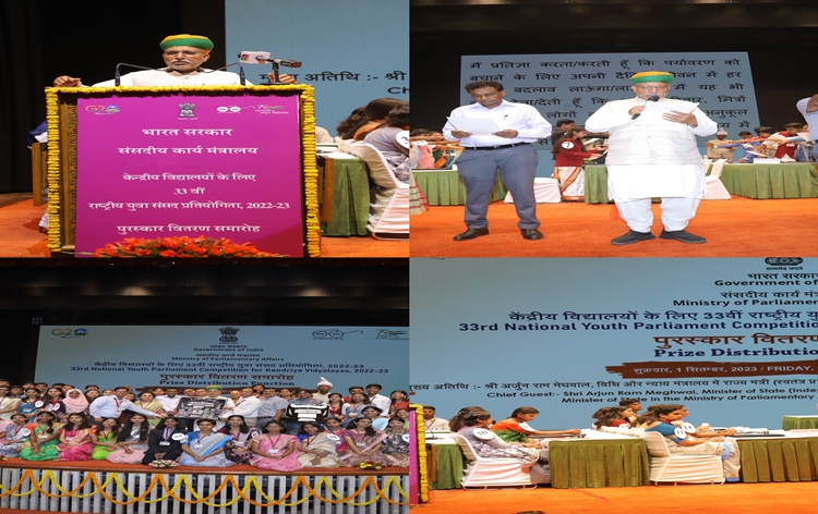 Union Minister Arjun Ram Meghwal gives prizes to winners of the 33rd National Youth Parliament Competition, 2022-23 in New Delhi