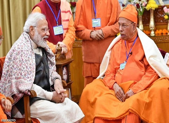 प्रधानमंत्री नरेंद्र मोदी ने स्वामी स्मरणानंद जी के देहावसान को व्यक्तिगत क्षति बताया