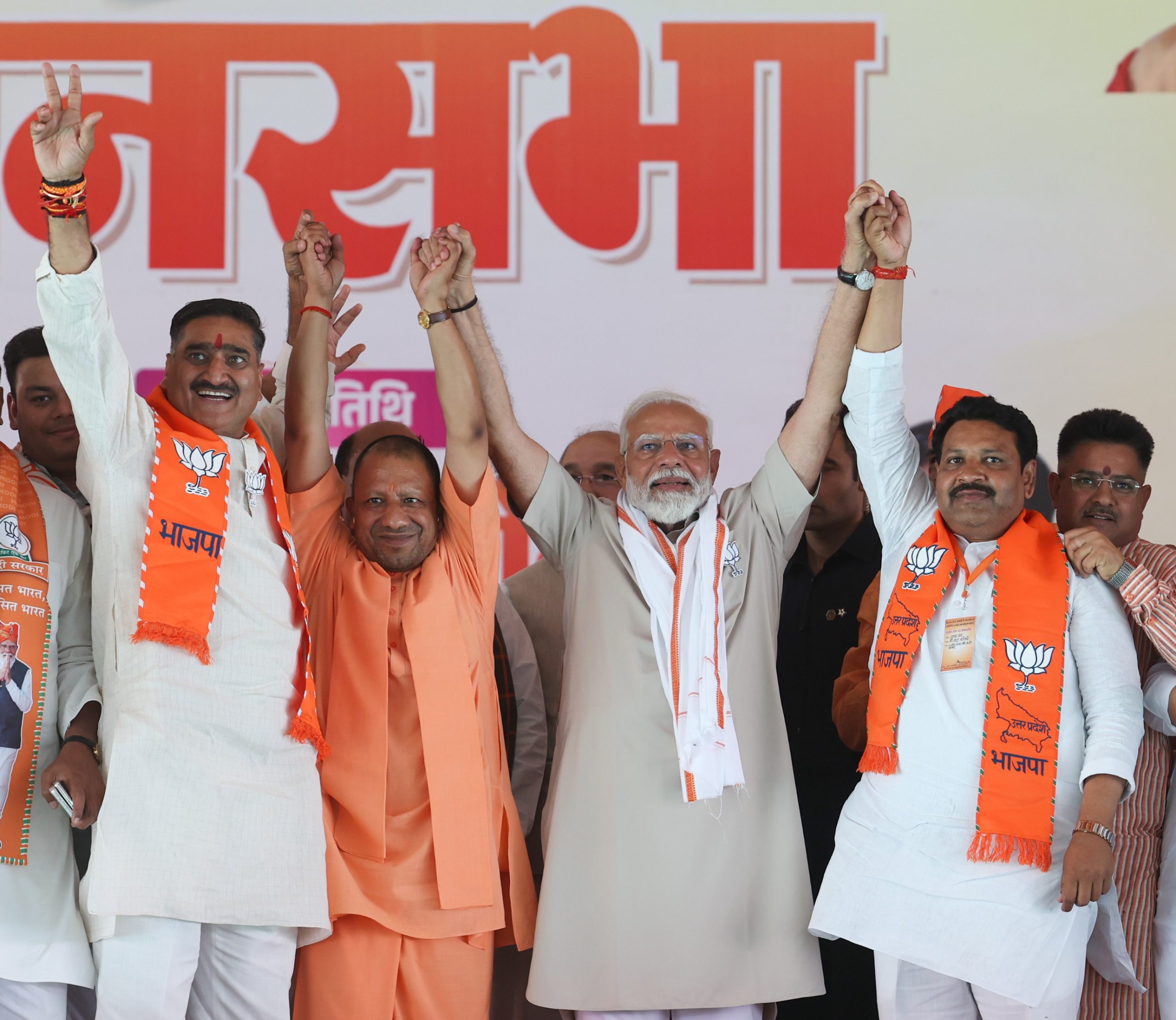 प्रदेश में चुनाव प्रचार तेज, सभी राजनीतिक दलों के शीर्ष नेता रैली, रोड शो और घर-घर जाकर कर रहे हैं प्रचार