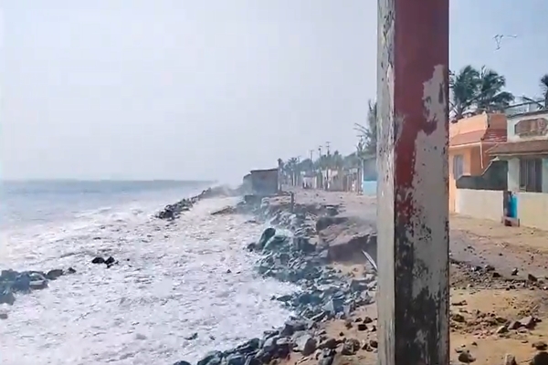 Kerala: Swell waves inundated coastal areas across central and southern districts