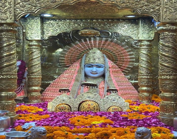 धार्मिक-उत्साह के साथ देवी दुर्गा की पूजा का नौ-दिवसीय त्यौहार ‘नवरात्रि’ का शुभारम्भ