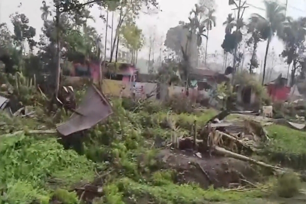 At least 4 person killed & over 100 others injured after heavy storm hit Jalpaiguri district of West Bengal