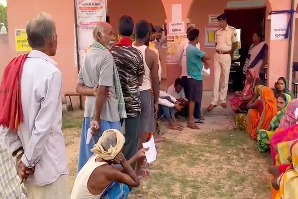 Polling underways in five Lok Sabha constituencies of Bihar