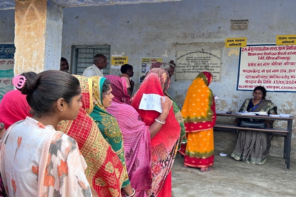 Voting underway for fourth phase of Lok Sabha elections; Overall more than 40 per cent polling reported till 1 PM