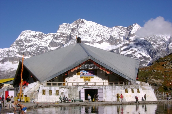 Uttrakhand: Portals of famous Sikh pilgrimage site Gurudwara Hemkund Sahib opened for devotees