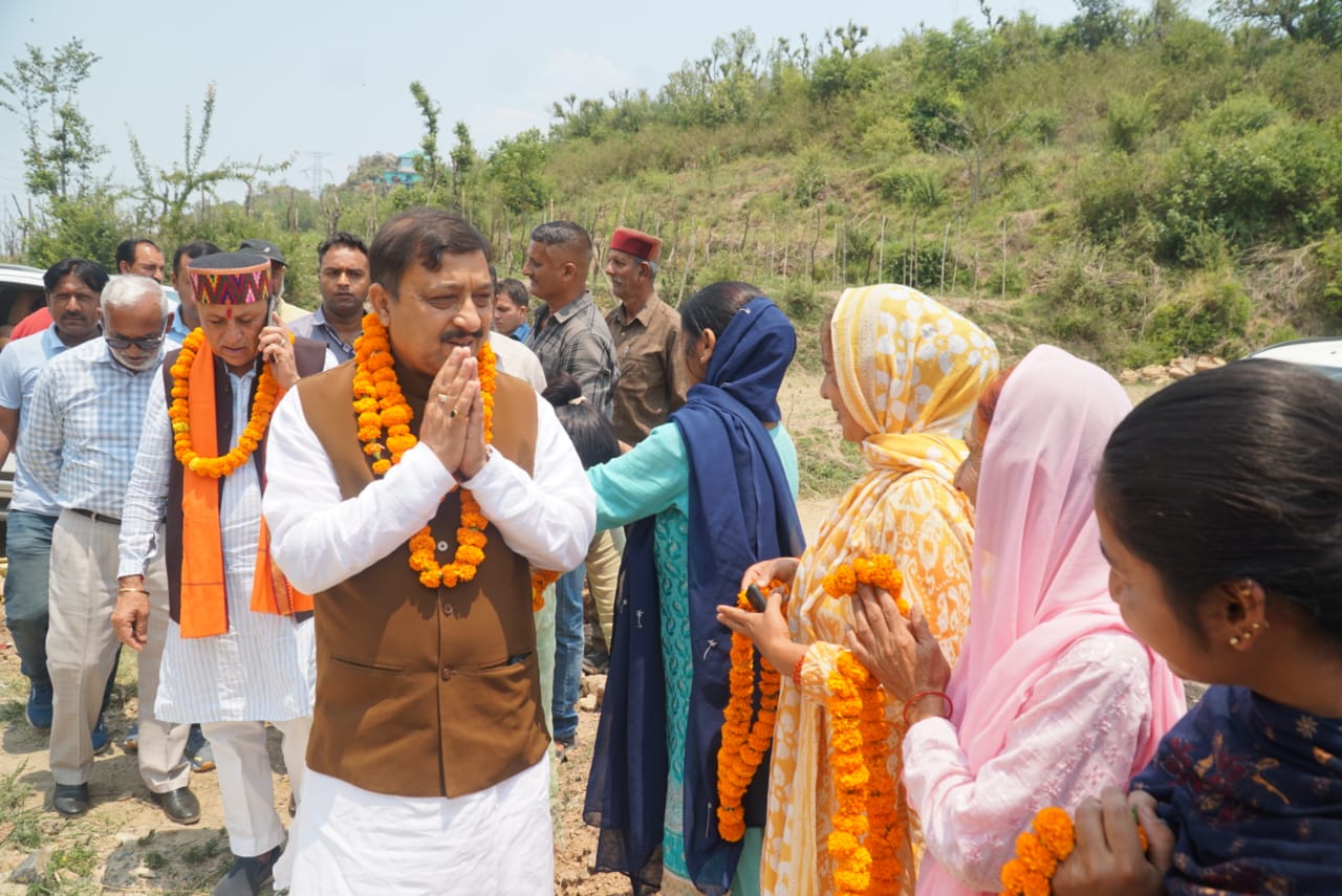 भाजपा प्रत्याशी सुरेश कश्यप ने जनसंर्पक किया