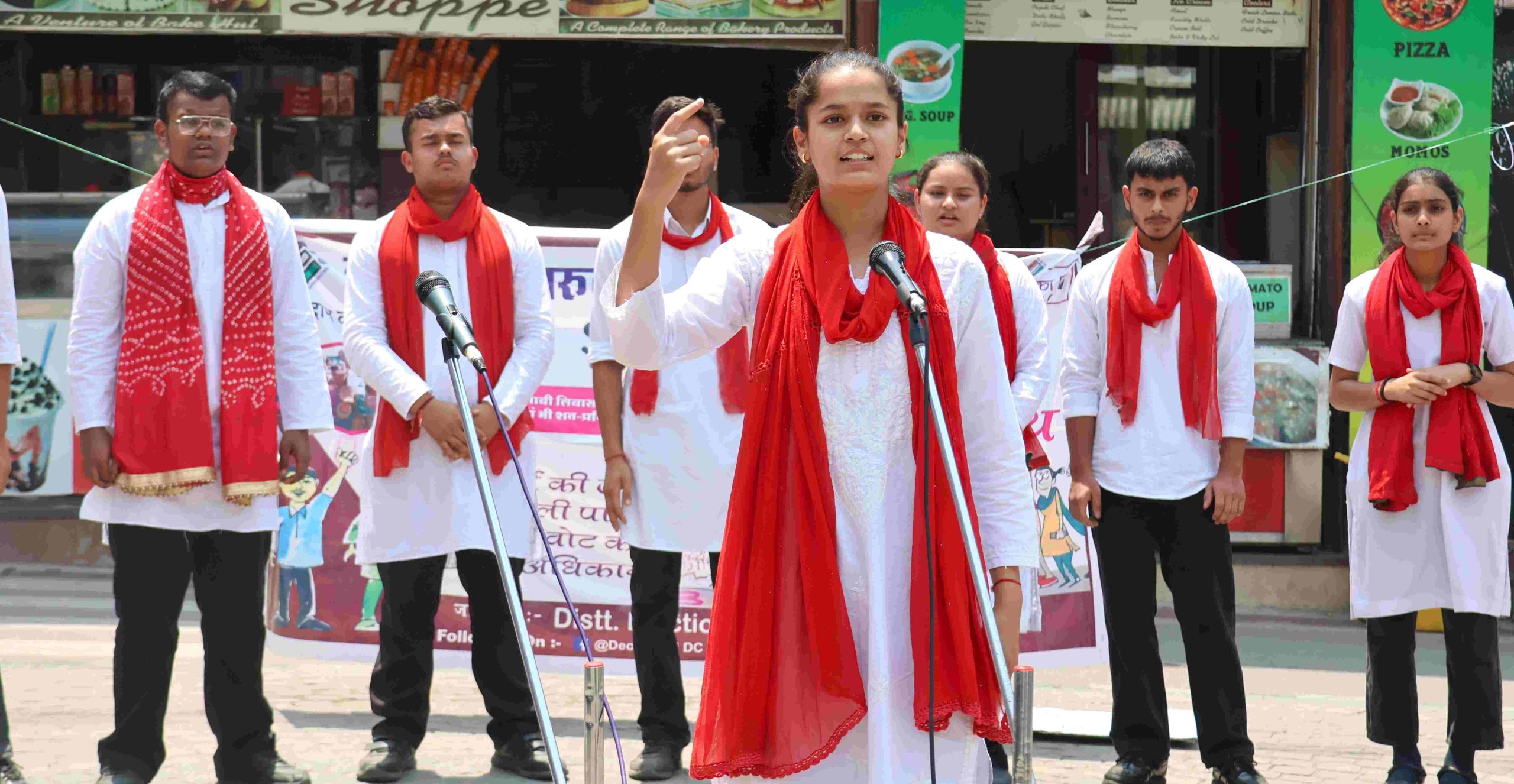 मंडीः नुक्कड़ नाटक के माध्यम से तदान करने के लिए आम लोगों को किया जा रहा प्रेरित