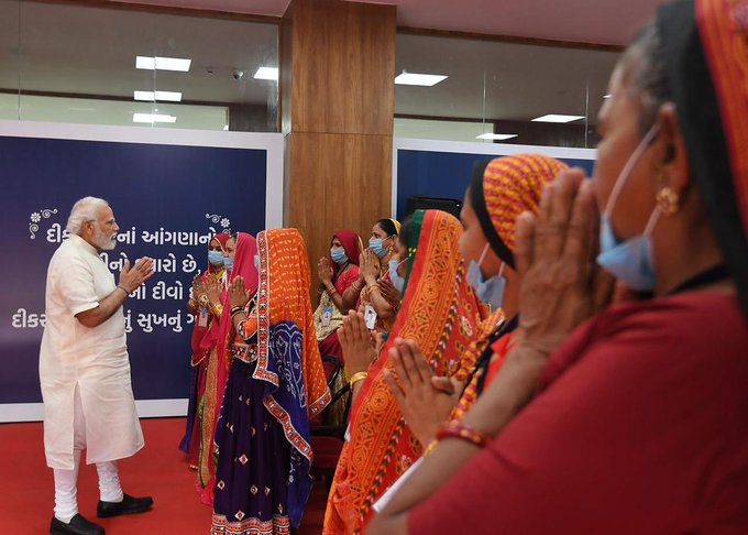 প্ৰধানমন্ত্ৰী নৰেন্দ্ৰ মোদীয়ে আজি বাৰাণসীত ২৫ হাজাৰৰো অধিক মহিলাৰ সৈতে মতবিনিময় কৰিব