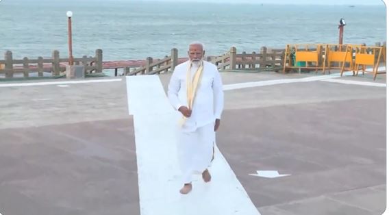 प्रधानमंत्री और भाजपा के वरिष्‍ठ नेता नरेन्‍द्र मोदी का कन्‍याकुमारी में विवेकानन्‍द रॉक मैमोरियल में आज शाम से ध्‍यान शुरु