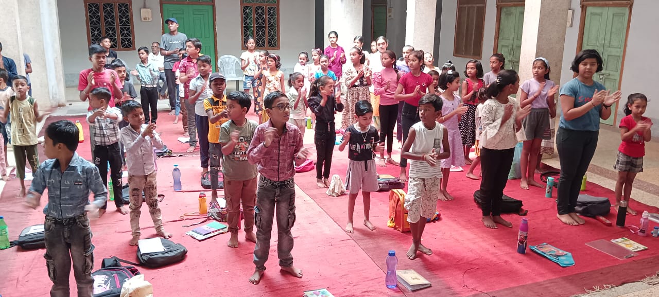 बिलासपुर जिला प्रशासन द्वारा सरकारी स्कूलों के छात्रों के लिए समर कैंप का आयोजन बहतराई स्टेडियम में किया जा रहा है