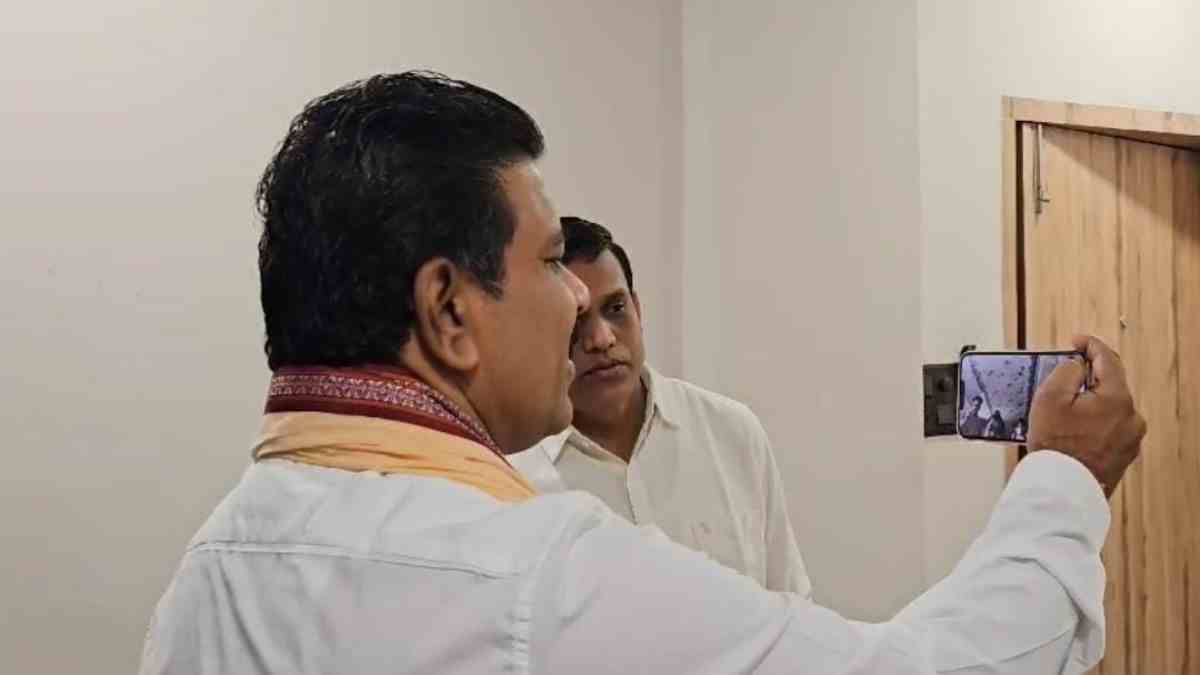 माओवाद का रास्ता छोड़ समाज की मुख्यधारा से जुड़कर लिवरु उर्फ दिवाकर ने दसवीं की परीक्षा पास की