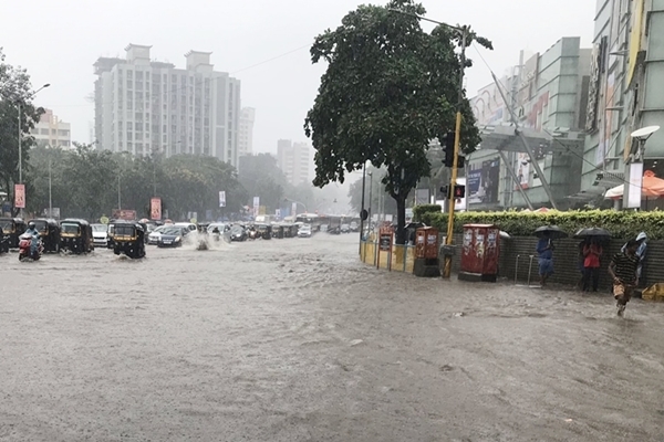 Heavy rains hit various districts of Maharashtra