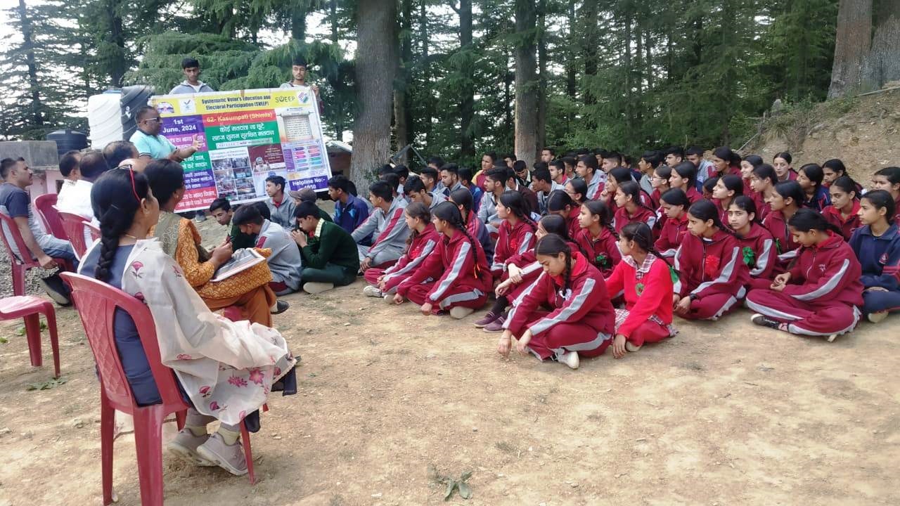 स्वीप कार्यक्रम के जरिए मतदाताओं को जागरूक किया जा रहा है