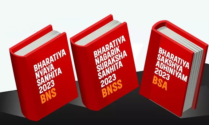 নতুন তিনটি ফৌজদারি আইন – ভারতীয় ন্যায় সংহিতা ২০২৩, ভারতীয় নাগরিক সুরক্ষা সংহিতা ২০২৩ এবং ভারতীয় সাক্ষ্য অধিনিয়ম ২০২৩ আগামী মাসের পয়লা তারিখ থেকে কার্যকর হচ্ছে।