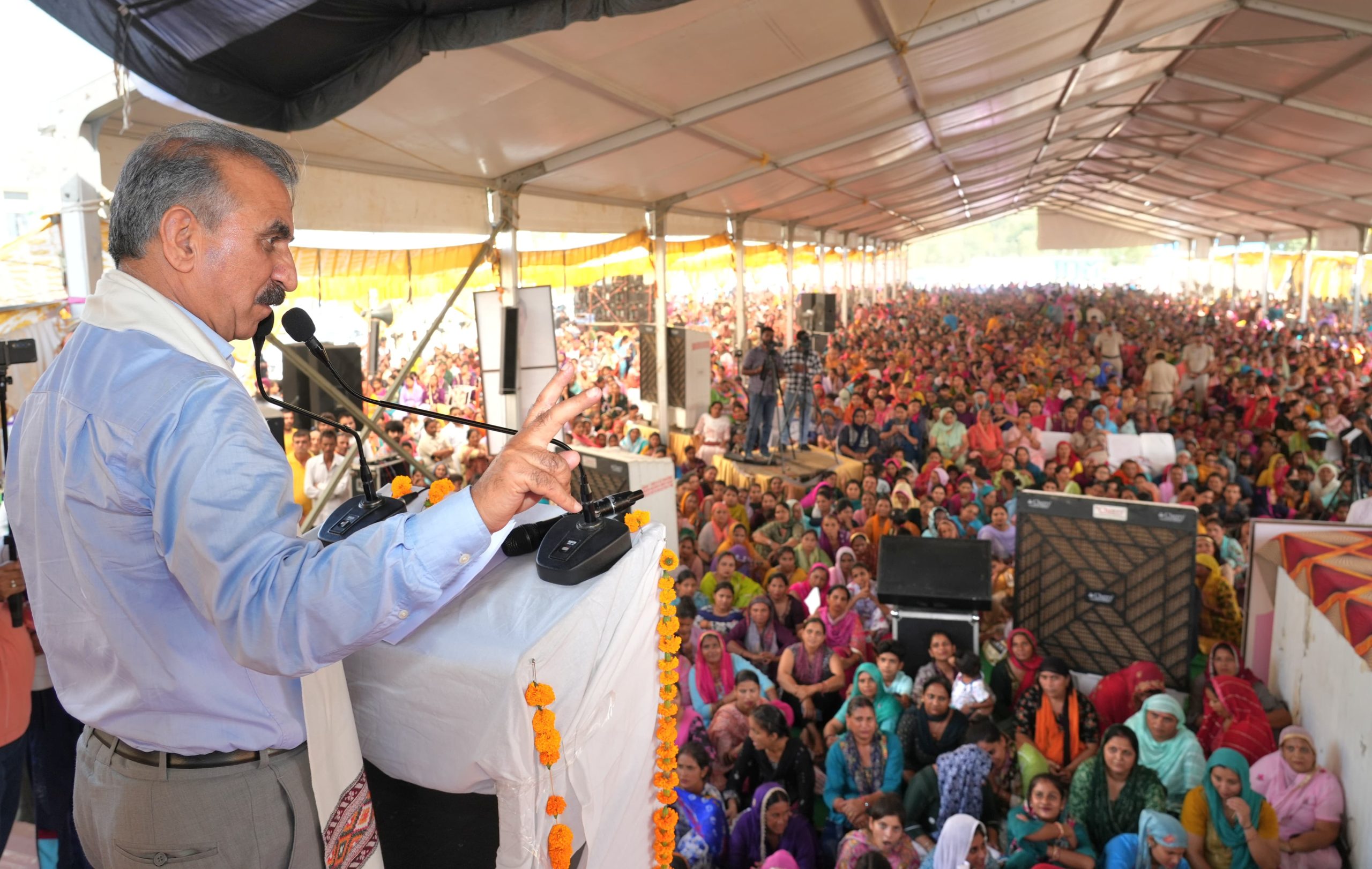 ऊना : मुख्यमंत्री ठाकुर सुखविंदर सिंह सुक्खू ने महिलाओं को इंदिरा गांधी प्यारी बहना सुख- सम्मान निधि निधि के रूप में 3.27 करोड़ रुपए जारी किए