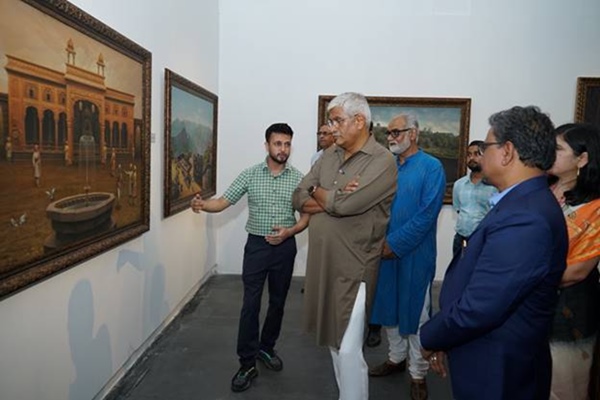 Union Minister of Culture visits exhibition of 115 oil paintings of Shivaji Maharaj