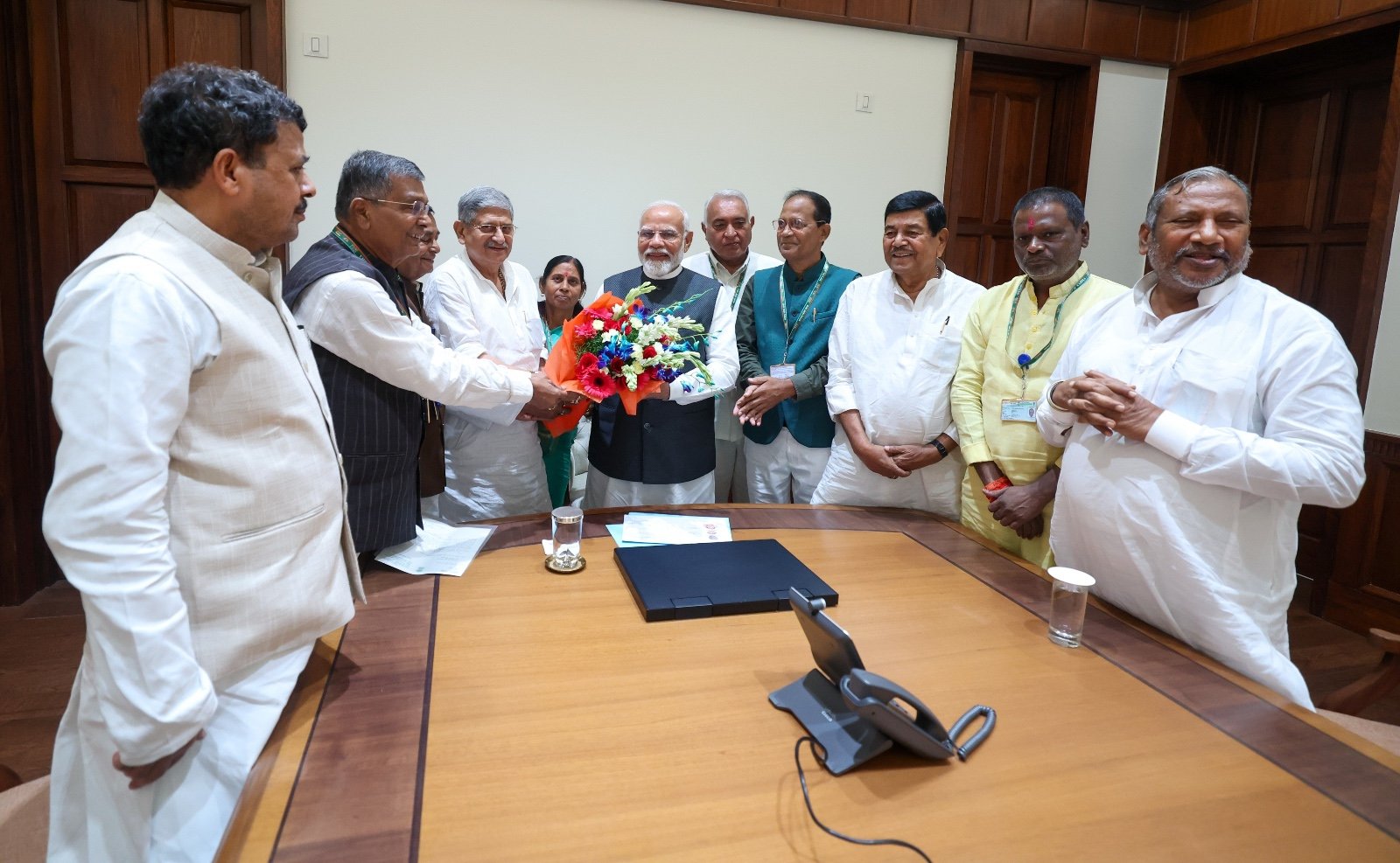 সংসদ ভৱনত বিহাৰ জনতা দলৰ সাংসদৰ প্ৰতিনিধি দলৰ প্ৰধানমন্ত্ৰী মোদীক সাক্ষাৎ