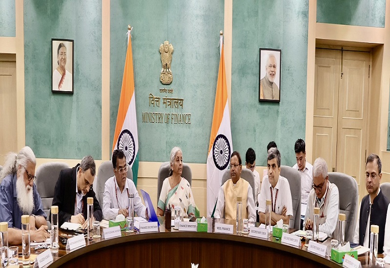 वित्तमंत्री निर्मला सीतारामन ने प्रमुख अर्थशास्त्रियों के साथ बजट पूर्व परामर्श के पहले दौर की बैठक की