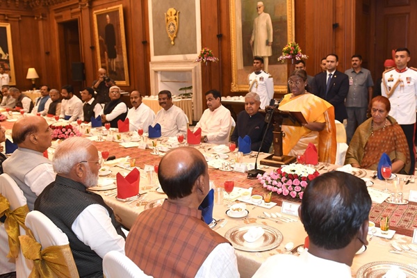 Outgoing Union Council of Ministers attend farewell dinner at Rashtrapati Bhawan