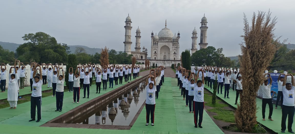 भारत सहित पूरे विश्‍व में आज मनाया जा रहा है अंतर्राष्ट्रीय योग दिवस