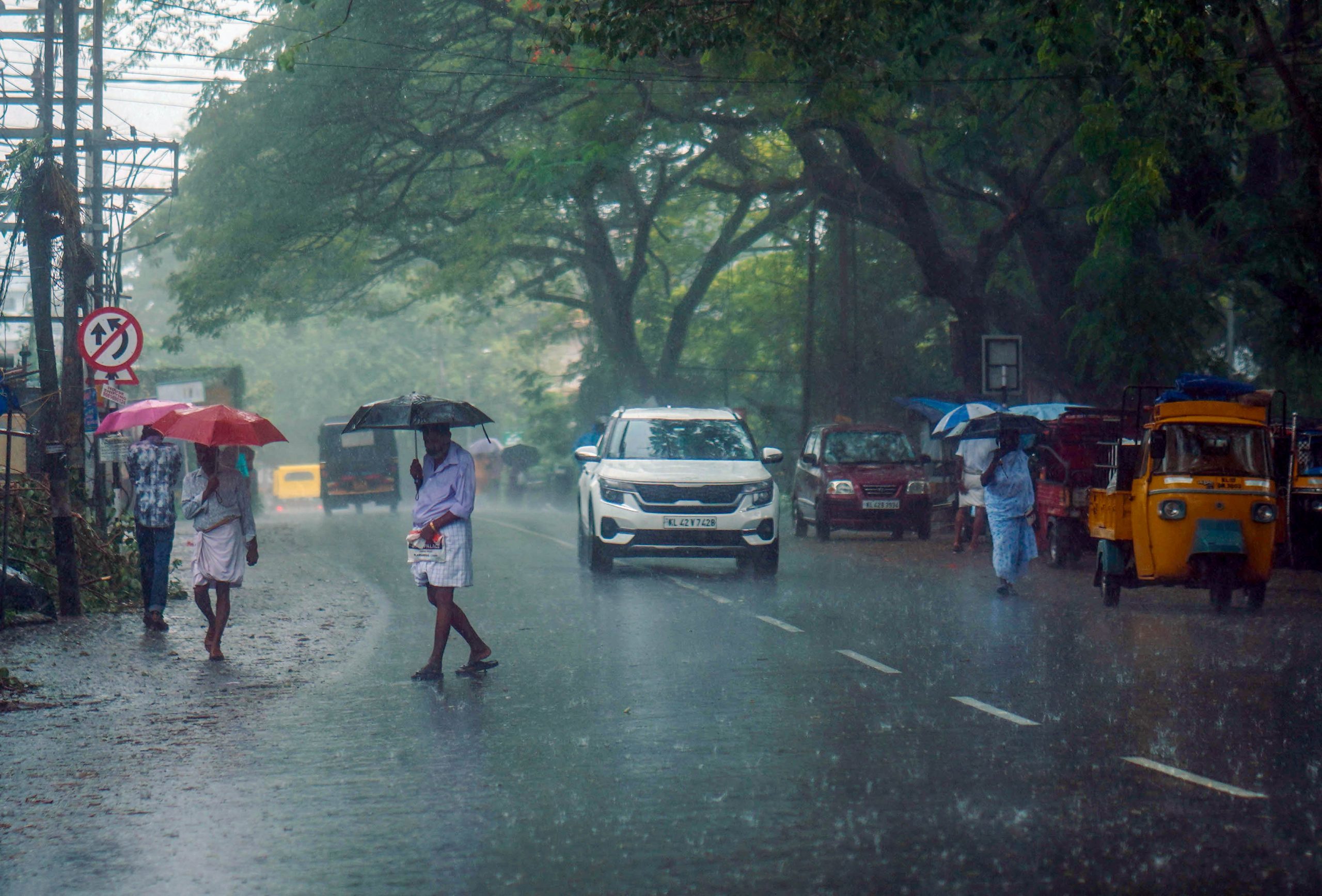 IMD issued orange alert in six districts of Kerala 