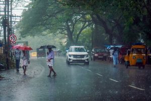Yellow Alert for rain issued for Alappuzha & Ernakulam districts in Keralam