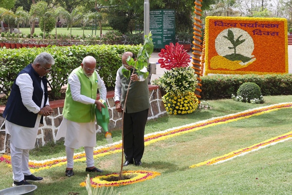 PM Narendra Modi plants sapling on the occasion of World Environment Day