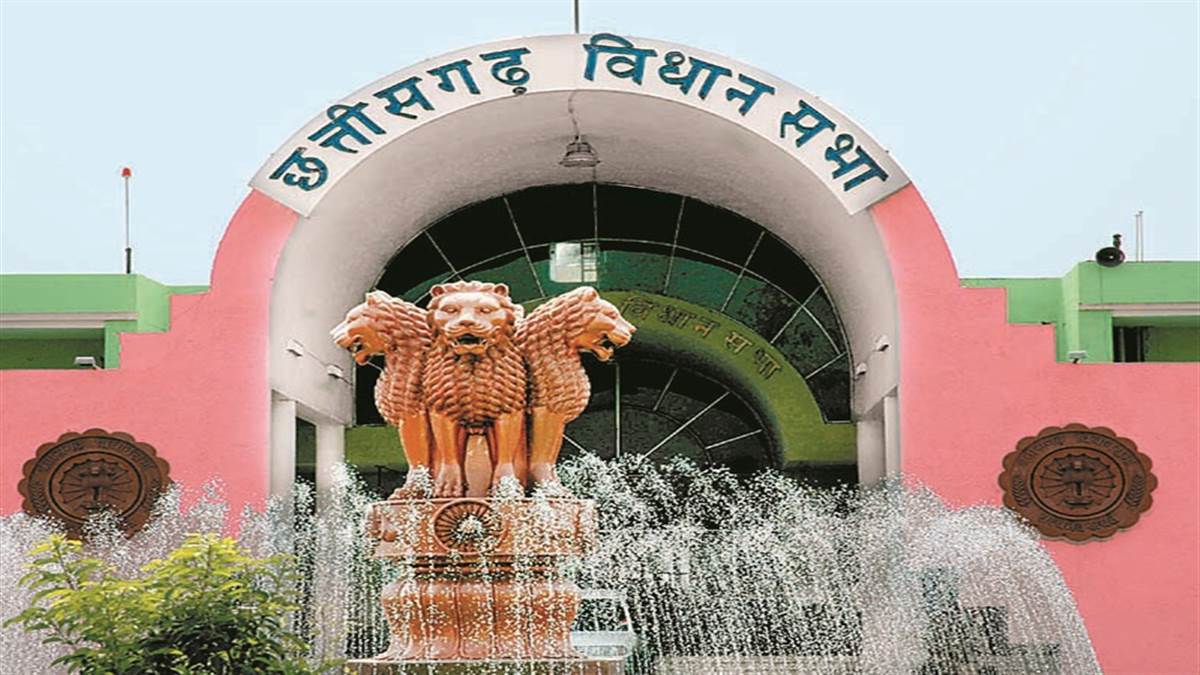 छत्तीसगढ़ विधानसभा के मानसून सत्र के तीसरे दिन आज प्रदेश में कानून व्यवस्था की स्थिति का मुद्दा गूंजा