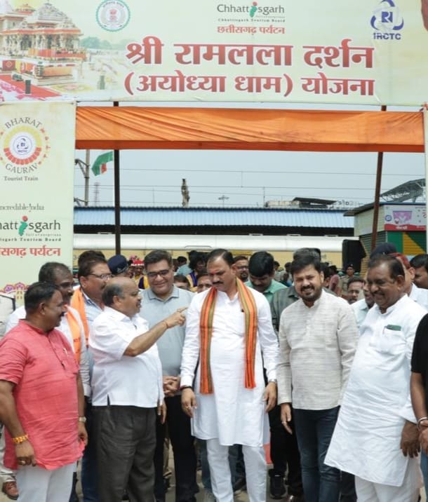 रायपुर संभाग के 5 जिलों के 850 यात्री अयोध्याधाम के लिए रवाना