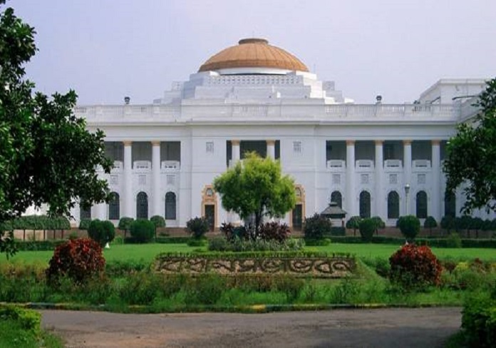 ঘূর্ণিঝড়, বন্যার মতো বিভিন্ন প্রাকৃতিক দুর্যোগ মোকাবিলায় রাজ্যে নতুন ২৪টি বহুমুখী আশ্রয় কেন্দ্র গড়ে তোলা হচ্ছে বলে মন্ত্রী জাভেদ আহমেদ খান জানিয়েছেন।