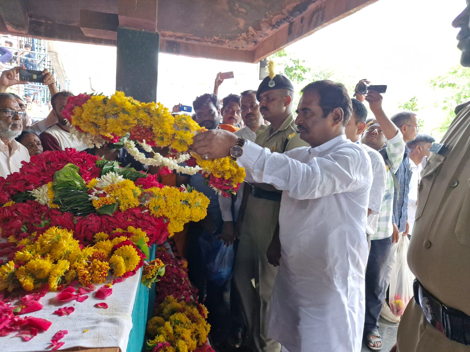 शहीद कामेश कदम यांच्या पार्थिवावर शासकीय इतमामात अंत्यसंस्कार