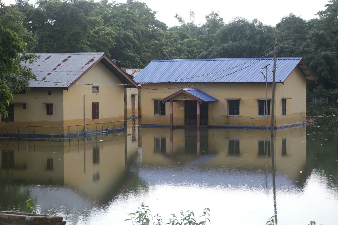 অবিশ্রান্ত বর্ষণে অসমে বন্যা পরিস্থিতির অবনতি হয়েছে।