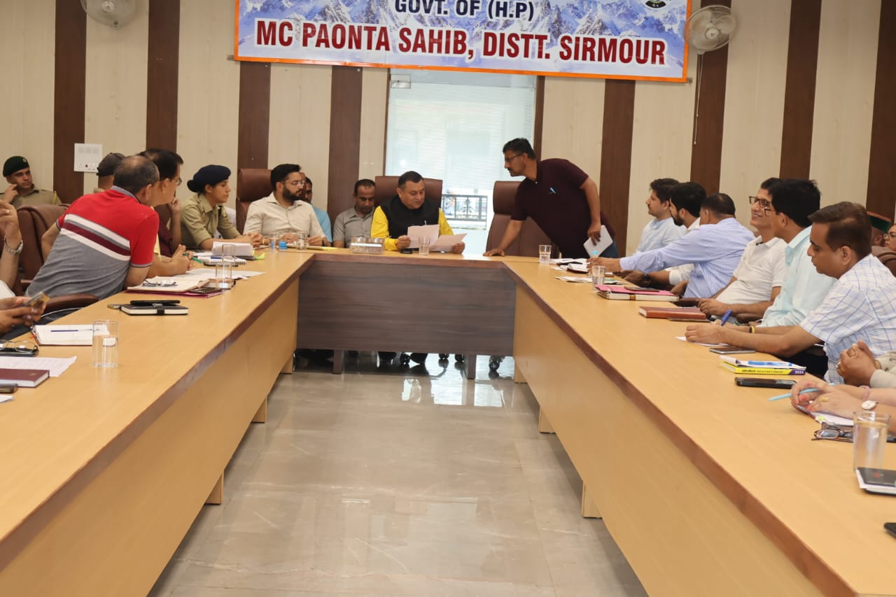 विधानसभा उपाध्यक्ष विनय कुमार ने धार क्षेत्र की 7 पंचायतों में चल रहे विकास कार्यों की समीक्षा बैठक की अध्यक्षता की