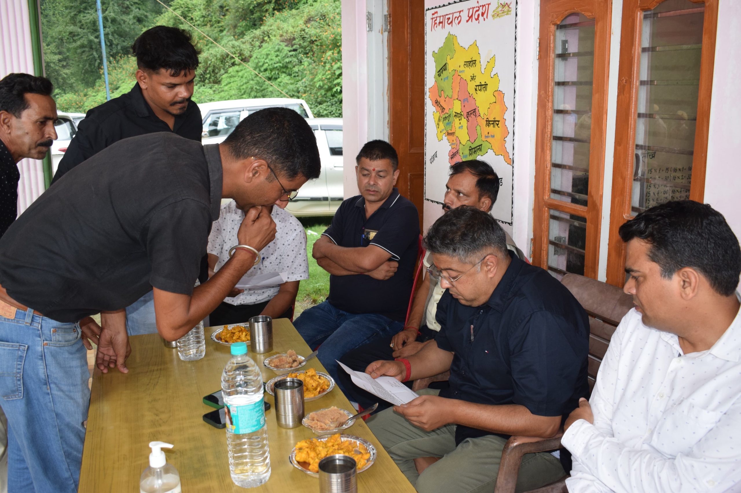 लोक निर्माण विभाग मंडल पालमपुर में रोपित किए जाएंगे 2 हजार पौधे : आशीष बुटेल