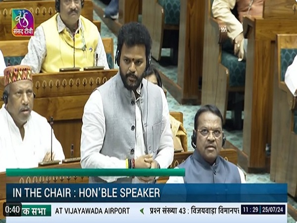 सरकार ने कहा है कि वह विमानन कंपनियों द्वारा निर्धारित हवाई किराए में किसी तरह का हस्‍तक्षेप नहीं करती है