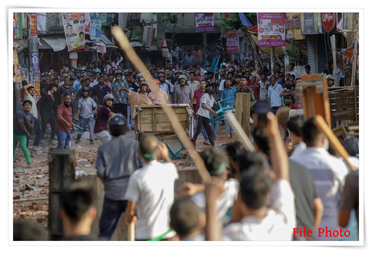 বাংলাদেশত দেশজোৰা বন্ধৰ সময়ত আৰক্ষী-প্ৰতিবাদকাৰীৰ মাজৰ সংঘৰ্ষত কমেও ৪ জন লোক নিহত হোৱাৰ লগতে শতাধিক লোক আহত