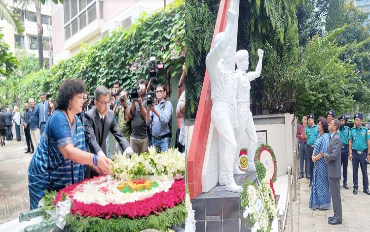 In Dhaka, Indian Envoy paid tributes to the victims of Holey Artisan Bakery attack