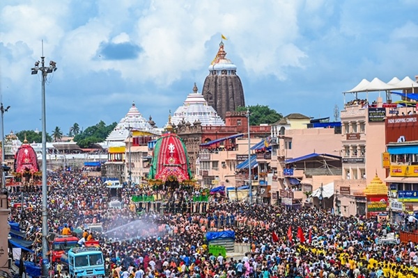 ওড়িশার পুরীতে ৪৬ বছর পর শ্রী জগন্নাথ মন্দিরের রত্নভান্ডারের সব দরজাই আজ খোলা হয়েছে।