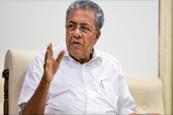 केरल के मुख्यमंत्री पिनाराई विजयन ने भूस्खलन में अपनी जान गंवाने वाले लोगों को श्रद्धांजलि दी